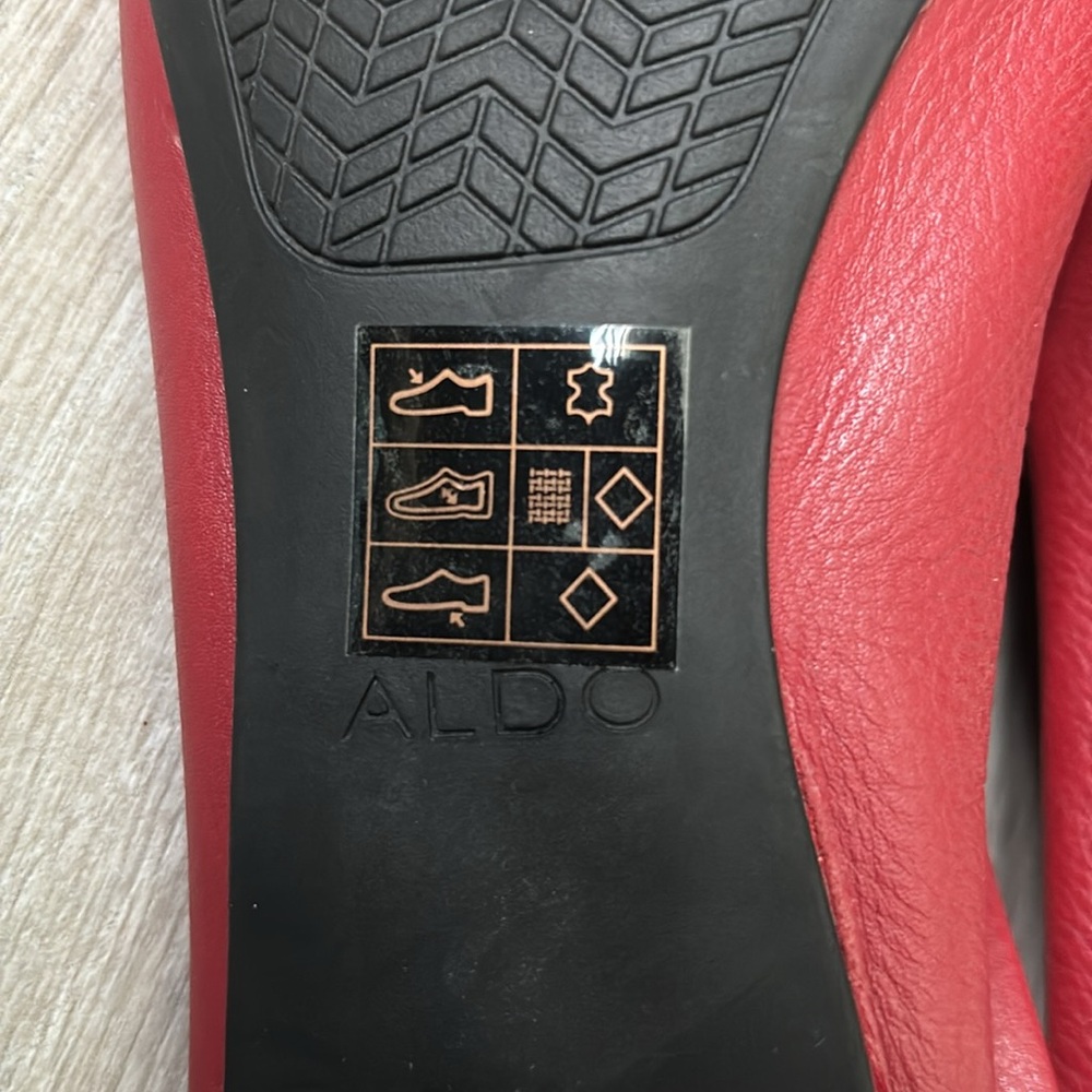 Aldo woman’s Red Leather Pointed Toe Flats size 9 - Picture 9 of 9